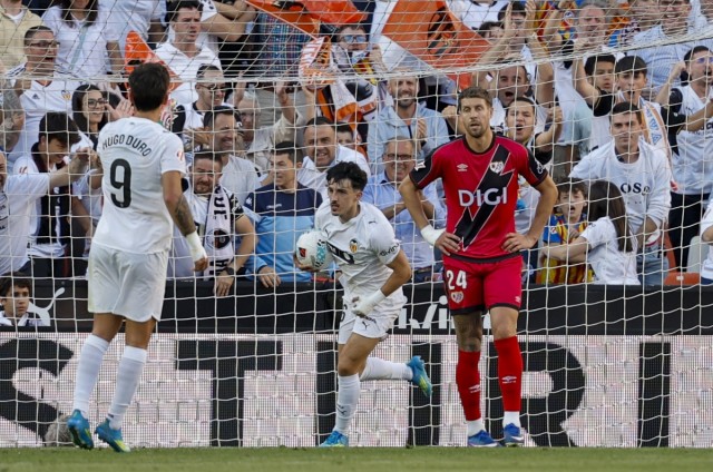 El Valencia empata ante el Rayo Vallecano y se acerca a la salvación 