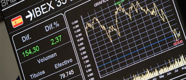 El gozo en un pozo: el Ibex 35 acaba doblando el espinazo y pierde un 1,14%