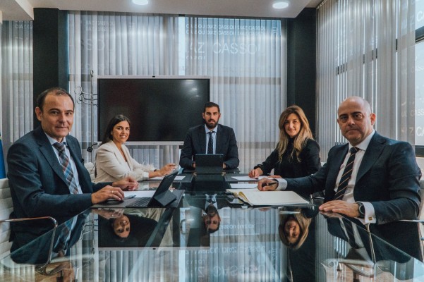 El Gobierno cesa a otros cinco altos cargos de Vox