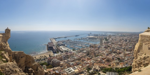 Detenida una pareja en Alicante con 400 gramos de marihuana cuando circulaba en patinete