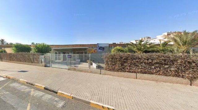 Tras las quejas de familias del Princesa de Asturias de Elche, se garantizará su adscripción al IES Victoria Kent