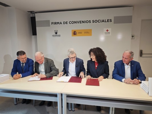 Loterías y Cruz Roja firman un convenio de 60 millones hasta 2029 para impulsar su labor social