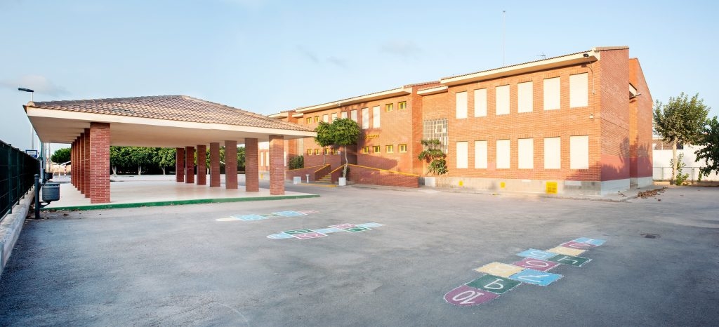 Movilfrio instalará aire acondicionado en 15 aulas para combatir el calor en los colegios de San Pedro del Pinatar