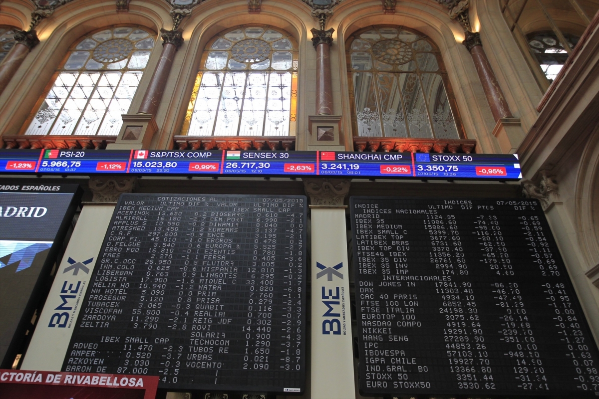 El Ibex 35 cierra con una caída del 1%, hasta los 17.622 puntos, con el petróleo subiendo más de un 3%