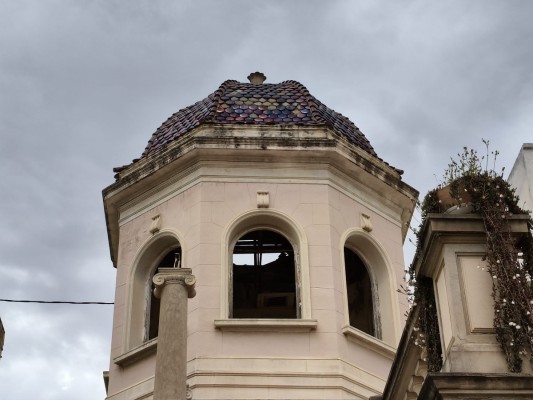 Patrimonio protegido y en rehabilitación en Elche desde lo privado: el edificio del fundador de Facasa 