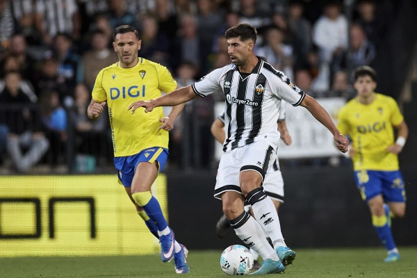 El Castellón se agarra a los puestos de 'play off' pese a pinchar frente al Cádiz