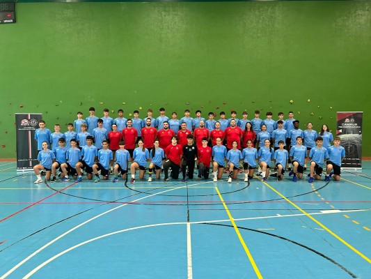 Entrenadores olímpicos en Valencia: un centenar de jóvenes participaron del Campus del Balonmano Mislata