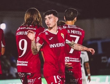 El Murcia se salva haciendo los deberes en Málaga con doblete de Jorquera y un gol de Flakus