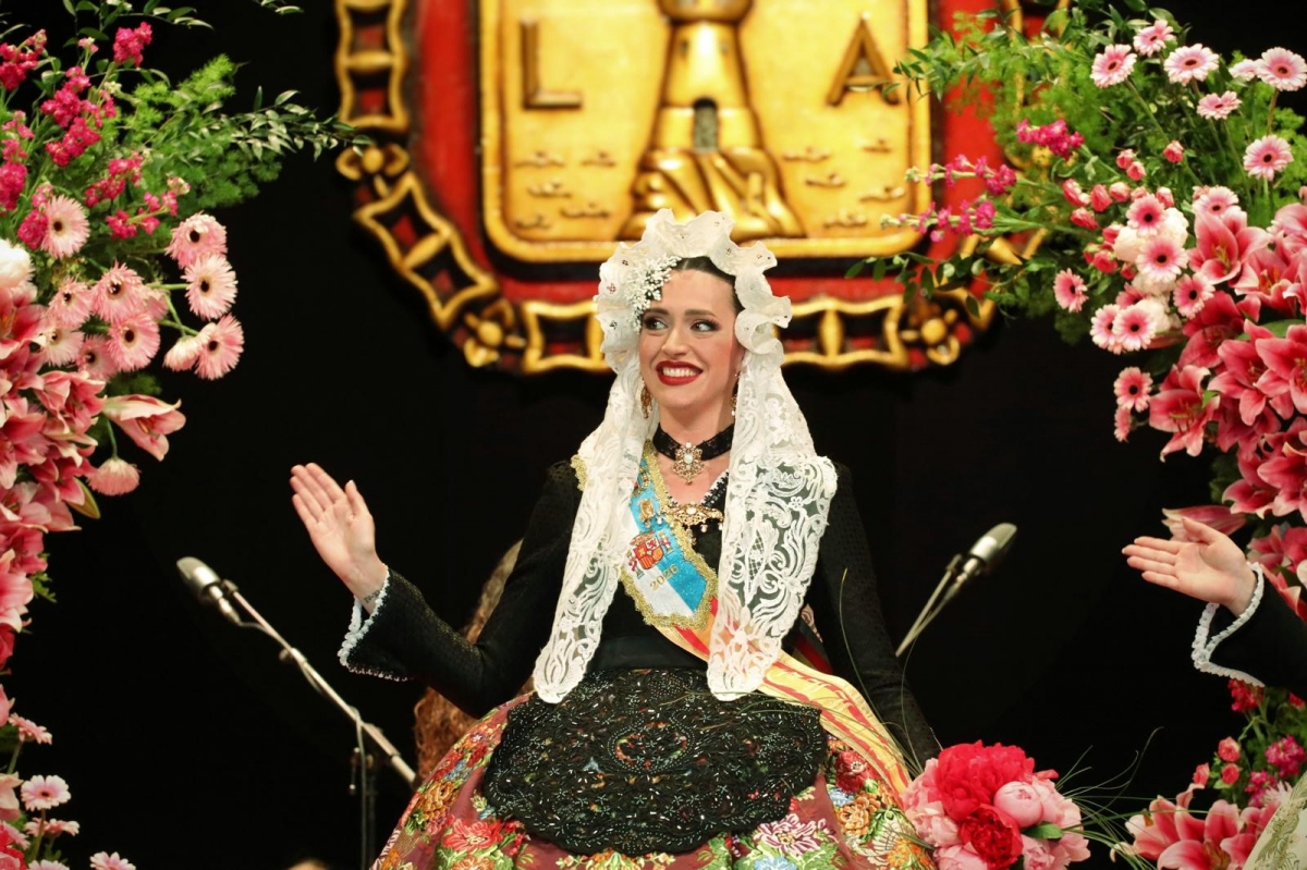 María Pastor, proclamada Bellesa del Foc 2026 en un Teatro Principal abarrotado