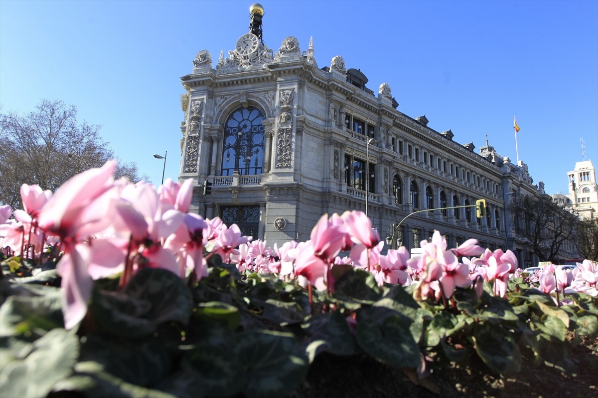 El Banco de España prevé que la deuda de los hogares copará el 65% de sus rentas en 2028 por la guerra en Irán