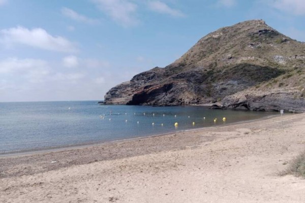 Prohíben el baño en la playa de Cala Reona (Cartagena)