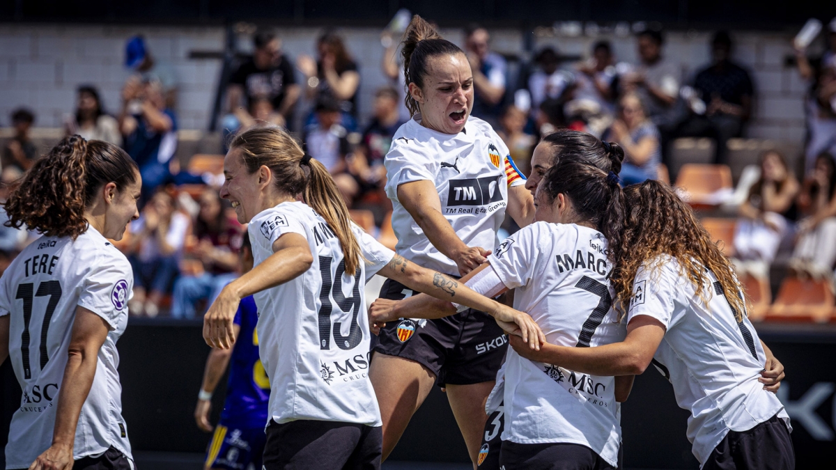Un 'festín' de goles lleva al Valencia CF a la final del play off de ascenso
