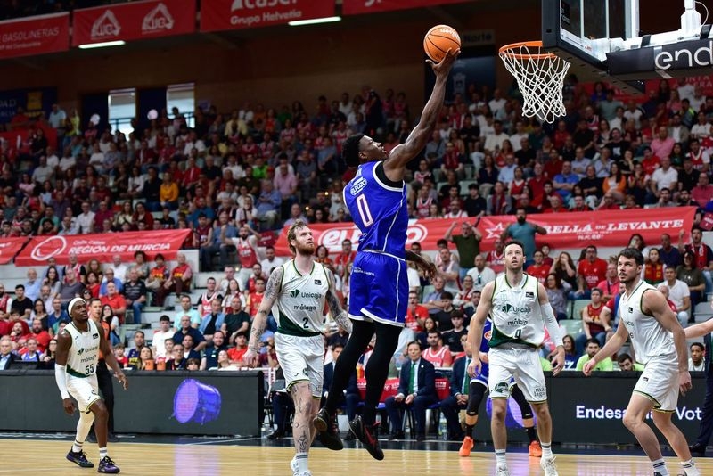 El UCAM CB sigue segundo en la Liga Endesa al avasallar a un Unicaja que cae en picado