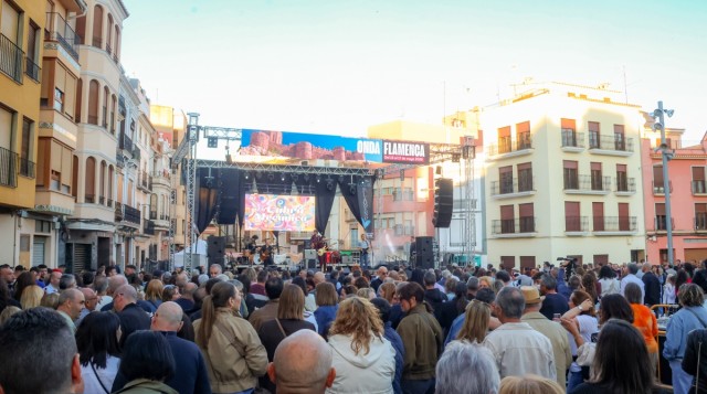 La Cabra Mecánica pone el broche de oro a un multitudinario Onda Flamenca en el Raval de Sant Josep 