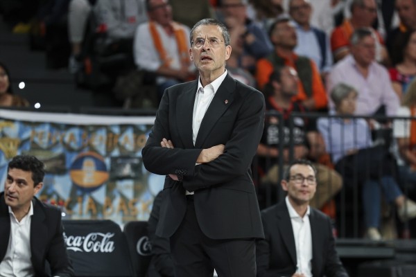 Pedro Martínez felicita al equipo femenino por la Liga y destaca la labor de Rubén Burgos