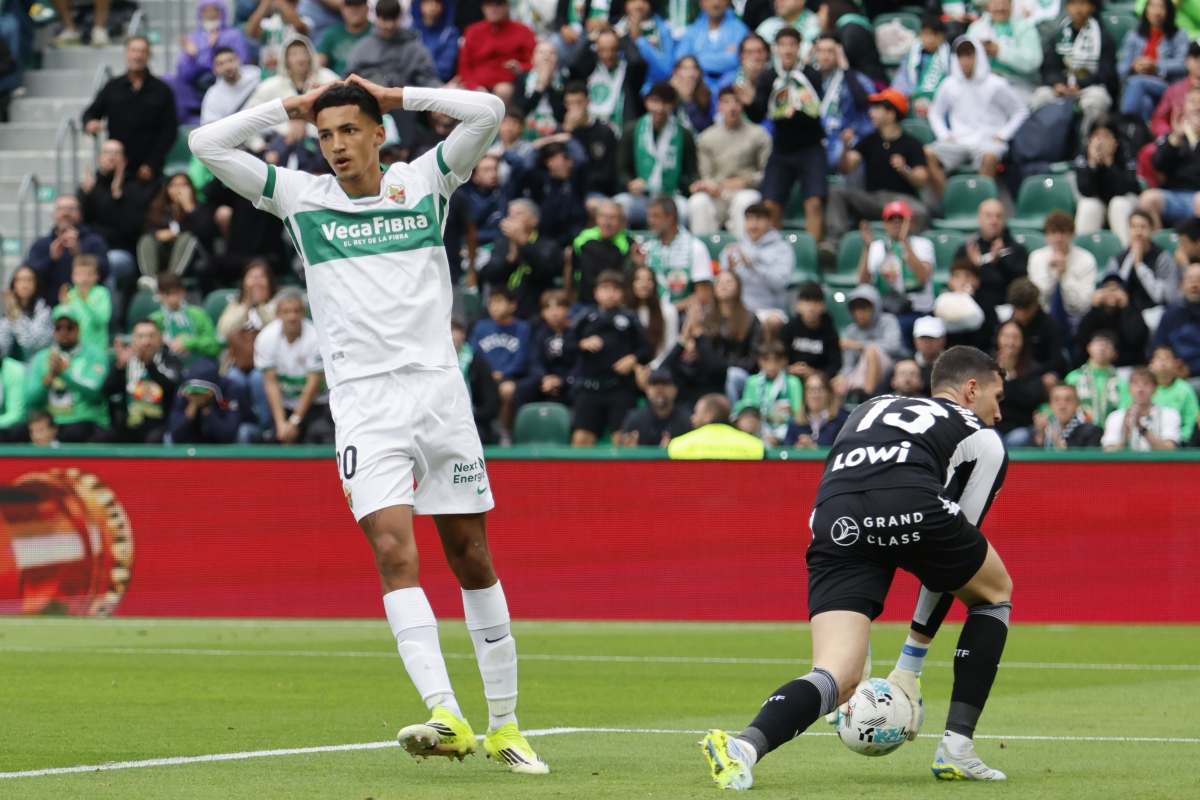 Álvaro Rodríguez se lamenta ante David Soria