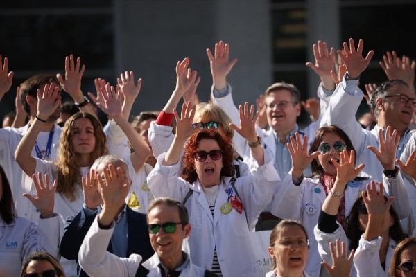 La cuarta huelga médica empieza con apoyo del 90% según los convocantes, 8% según Sanidad