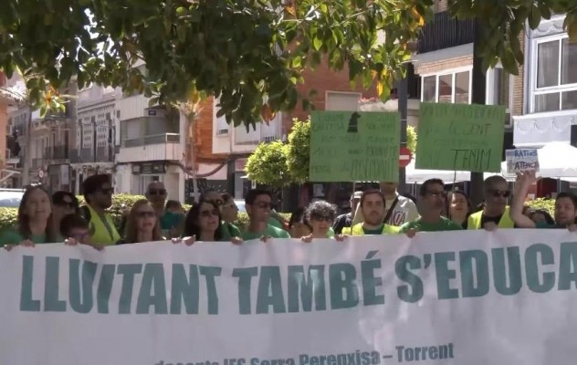 Los docentes de l’Horta Sud se concentran en Torrent en la segunda semana de la huelga educativa 