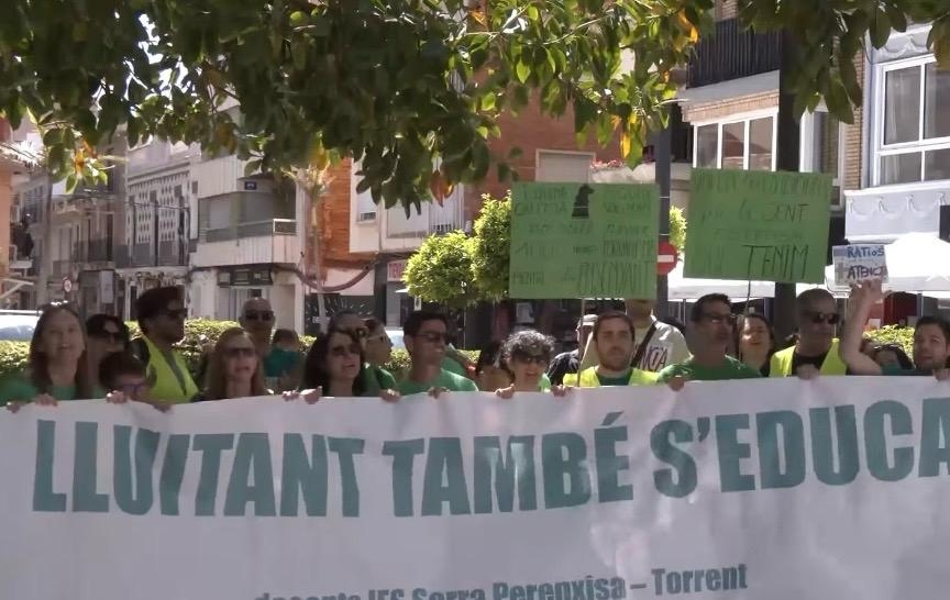 Los docentes de l’Horta Sud se concentran en Torrent en la segunda semana de la huelga educativa 