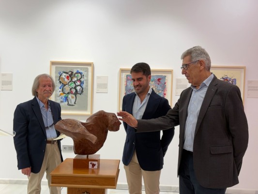 El artista José Toledo dona al Ayuntamiento de Murcia su escultura 'Paso de danza' 