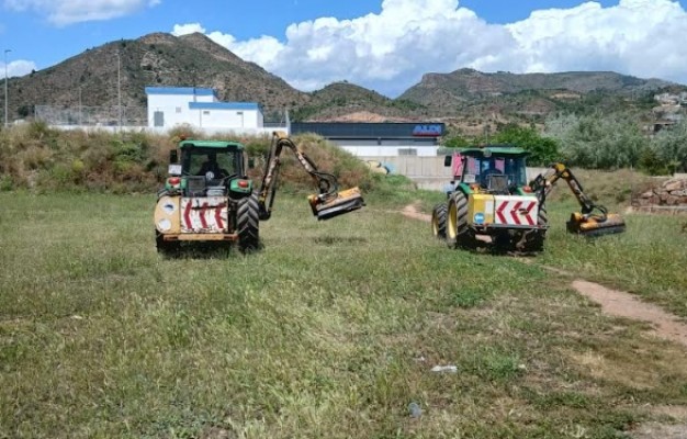 La Vall d'Uixó fomenta la seguridad con una campaña de limpieza y desbroce de caminos rurales