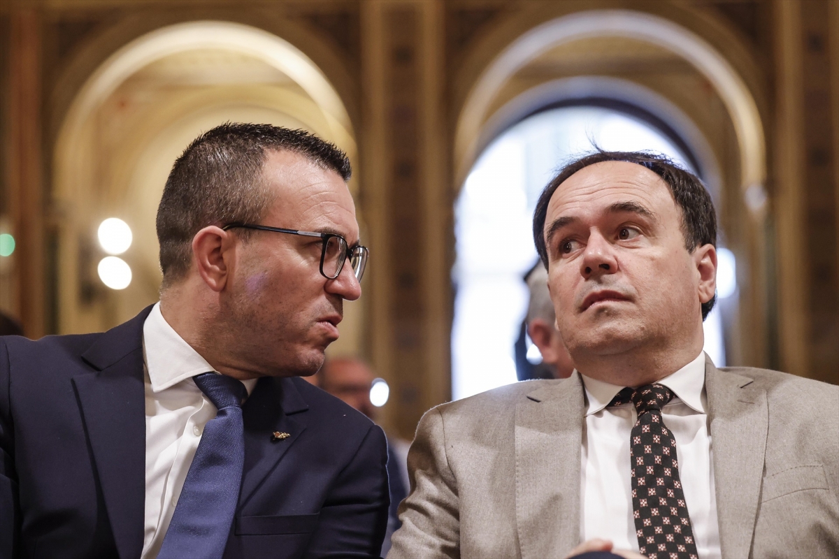 Mompó y Pérez Llorca, juntos en un acto reciente. - Foto: EP/ROBER SOLSONA Mompó y Pérez Llorca, juntos en un acto reciente.