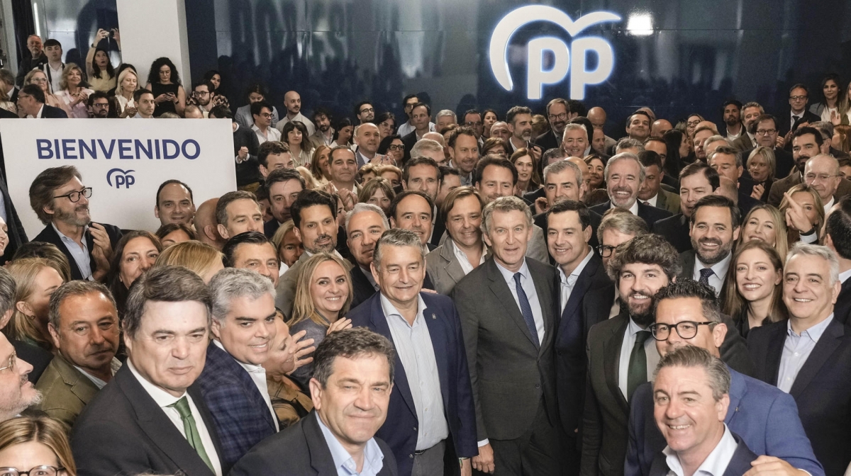Feijóo activa los congresos regionales pero envía el cónclave valenciano a después del verano