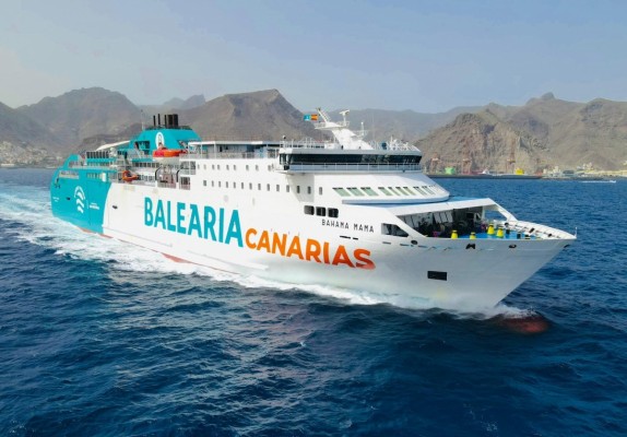 Baleària toma el control de los activos de Armas Trasmediterránea y sus líneas de Canarias 