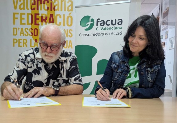 Facua y Escola Valenciana se alían para proteger los derechos de la comunidad educativa como consumidores