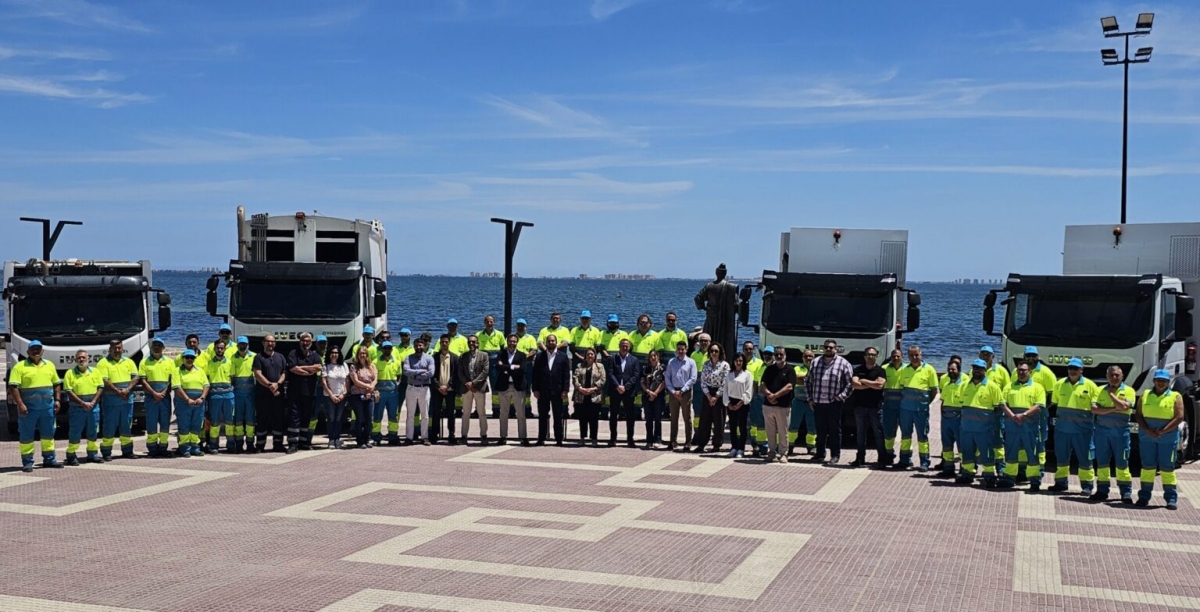 Los Alcázares estrena un nuevo servicio de limpieza con más maquinaria, renovación de contenedores y un plan de choque en los barrios