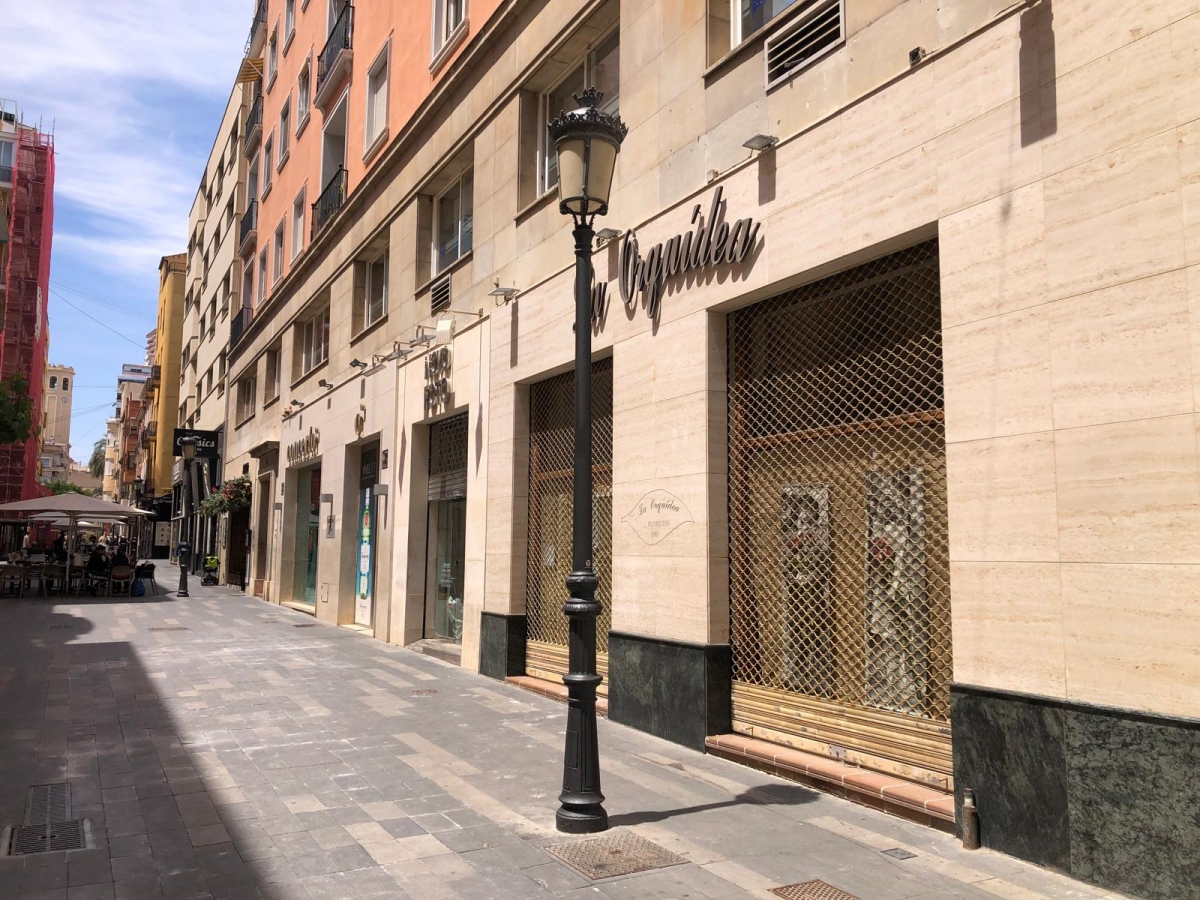 Adiós y relevo a otro negocio histórico en Alicante: los donuts de 'Donatella' suplirán a 'La Orquídea'