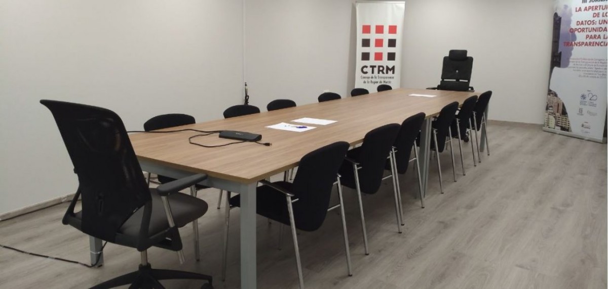 Imagen vacía de una sala del Consejo de la Transparencia. Foto: CTRM - 