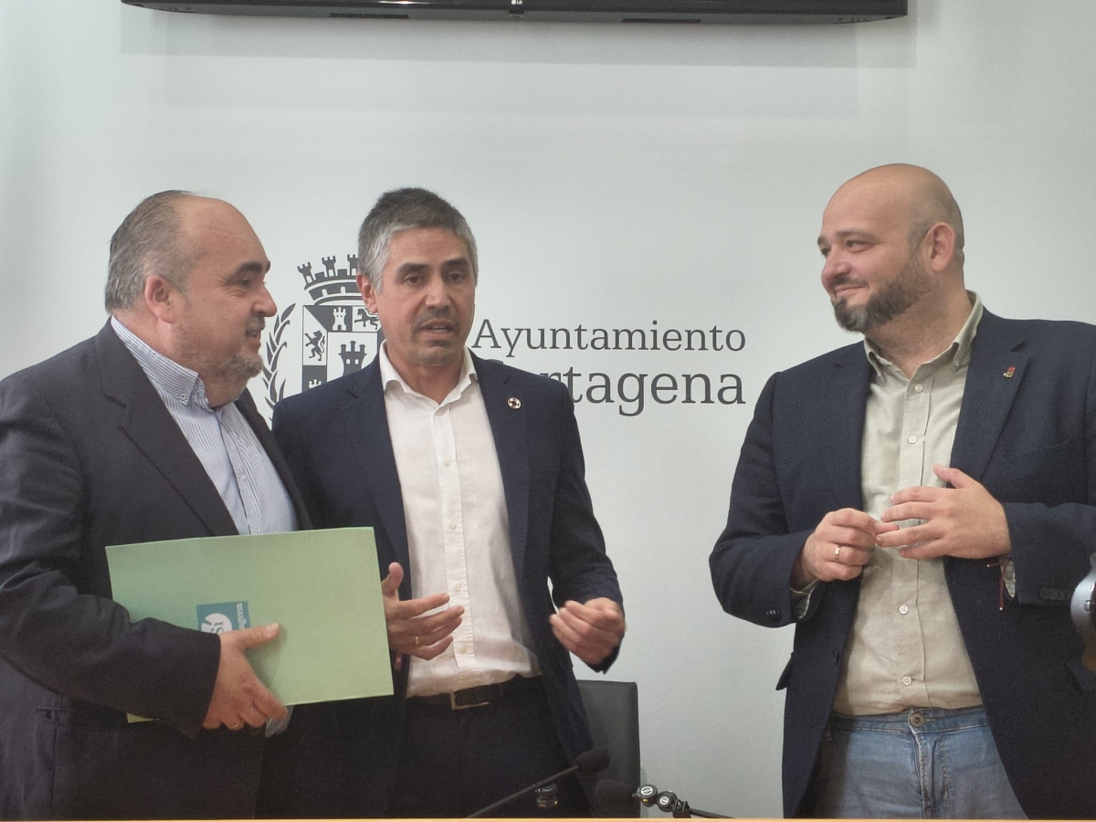 Giménez Gallo (MC) se postula como alcalde de Cartagena y Manolo Torres (PSOE) emerge como el gran arquitecto de la moción contra Noelia Arroyo 