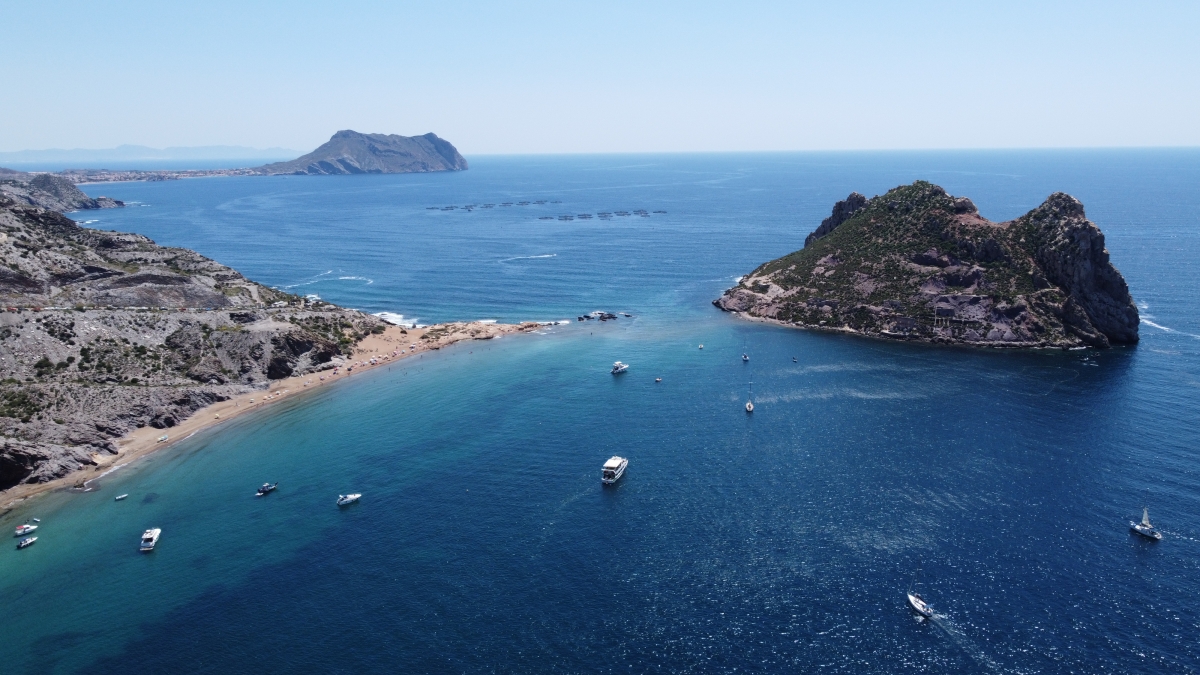 Playa Amarilla e Isla del Fraile, en Águilas
