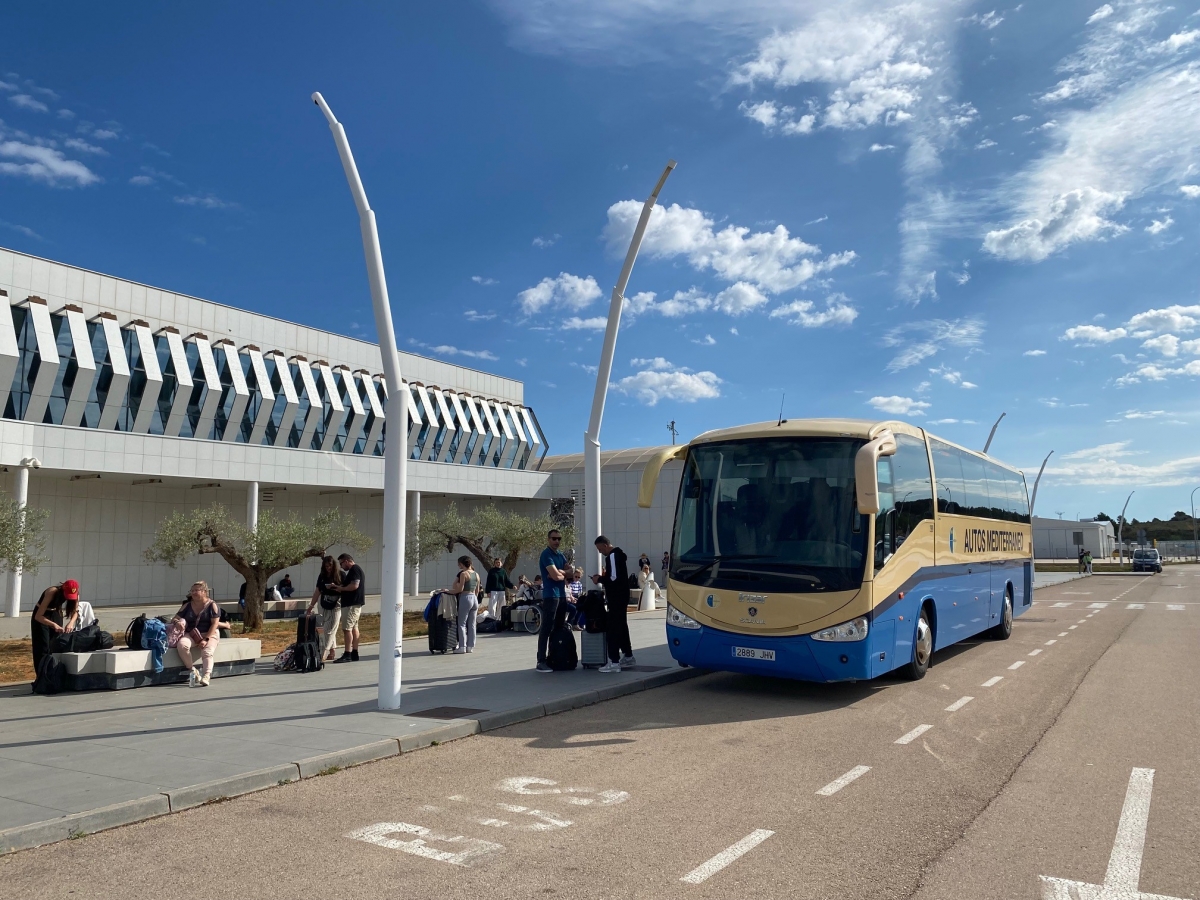 El aeropuerto de Castellón refuerza su movilidad: el Consell impulsa dos líneas de autobús por 4,3 millones