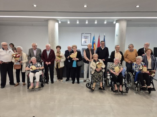 Sedaví homenajea a los matrimonios de más de 60 años de unión en un emotivo acto lleno de recuerdos y cariño