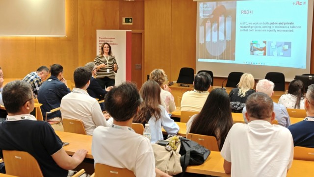 El ITC comparte sus líneas de estudio estratégicas con 30 representantes de la industria vinculada al circón