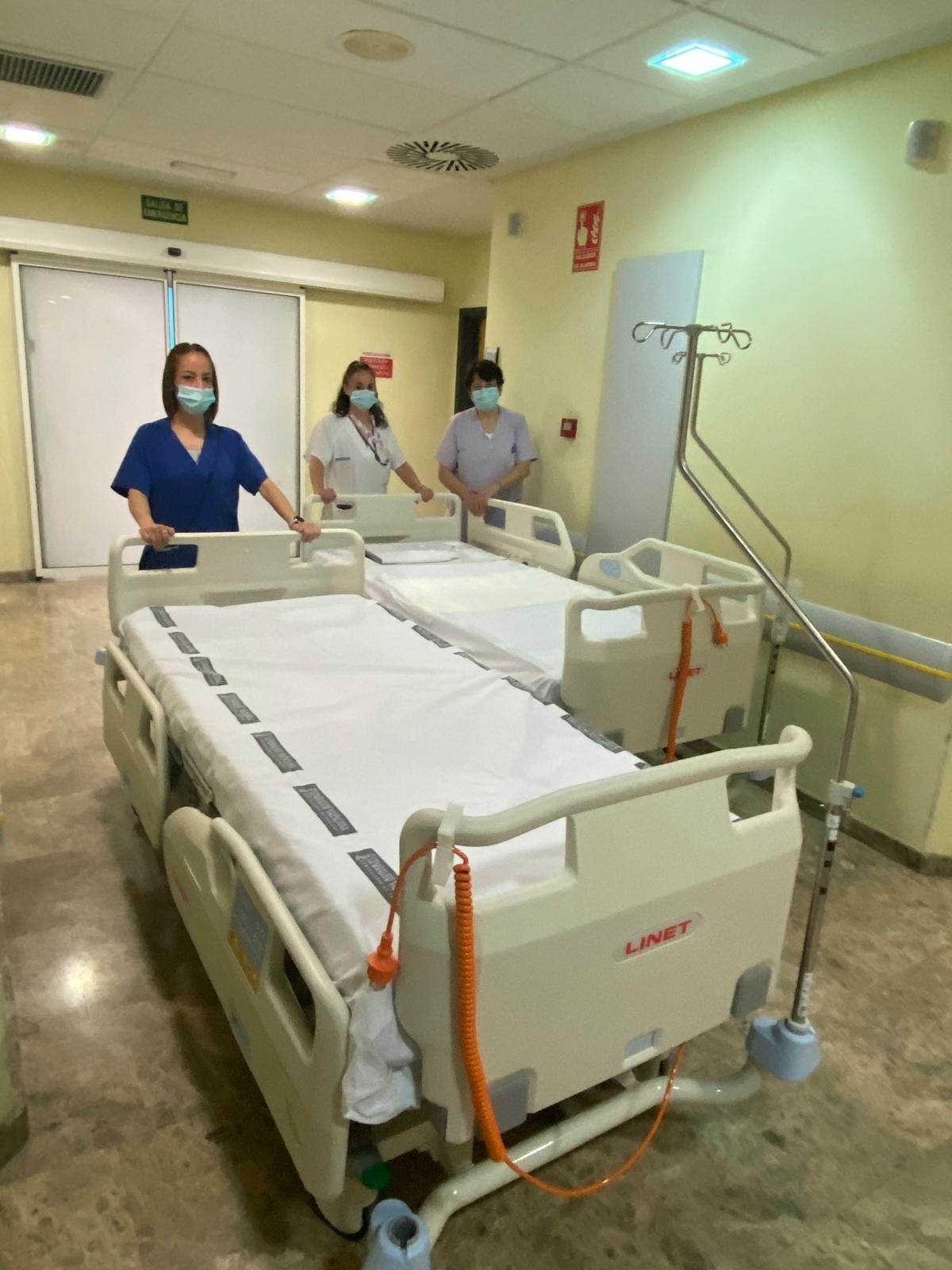 El Hospital de La Ribera inicia la renovación de sus más de 300 camas hospitalarias con una inversión de 1,3 millones