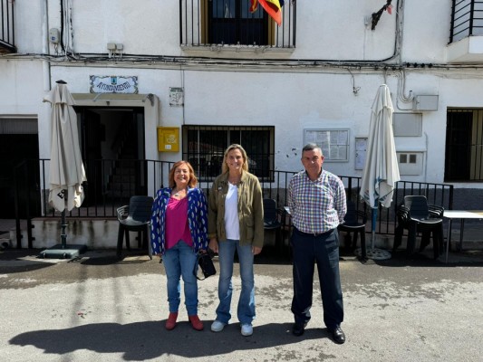 Fabregat señala en Villamalur la necesidad de trabajar junto a los alcaldes de los municipios pequeños