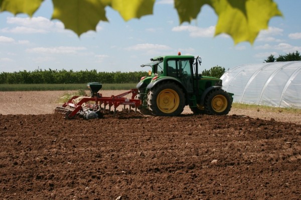 La asfixia del campo valenciano por la guerra en Irán se agrava al no llegar las ayudas para los fertilizantes