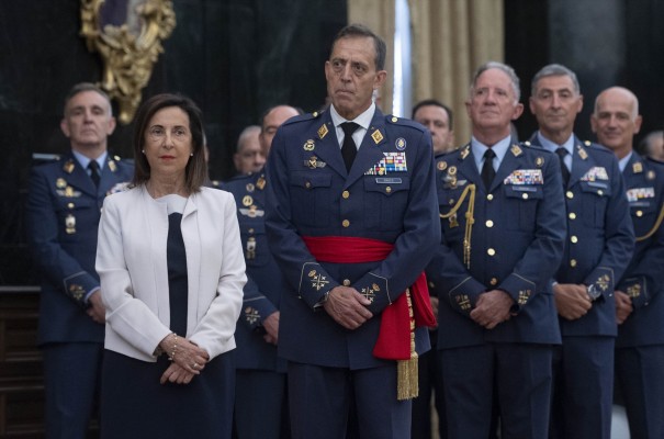 Robles preside la toma de posesión del teniente general Francisco Braco como nuevo JEMA