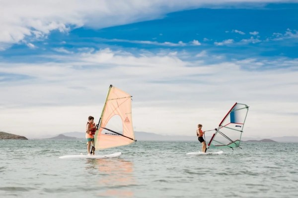 Torre Pacheco impulsa un campamento náutico para adolescentes con actividades en el Mar Menor y enfoque en conciliación familiar