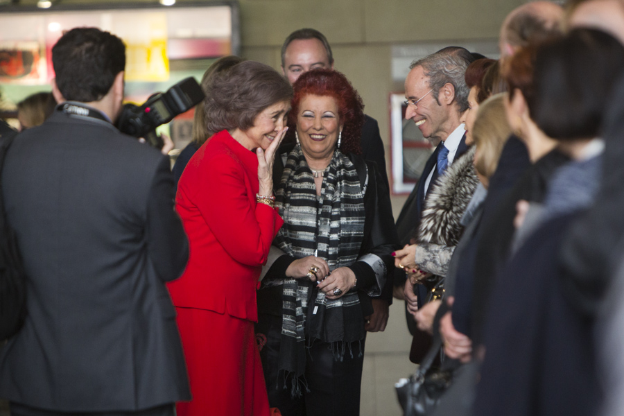 Visita de la Reina Sofia por el 25º aniversario del IVAM. Consuelo Císcar junto a ella y su hermano, Cipirà Císcar, impulsor del centro en los años 80 y ex diputado socialista (Foto: EVA MÁÑEZ) - 