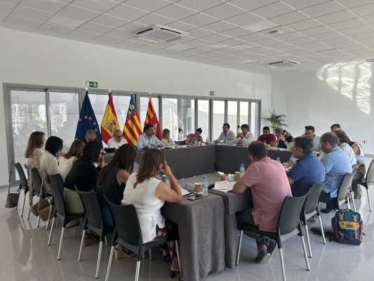 Elche aprueba la incorporación de una parcela contigua al Rodolfo Tomàs i Samper de El Altet
