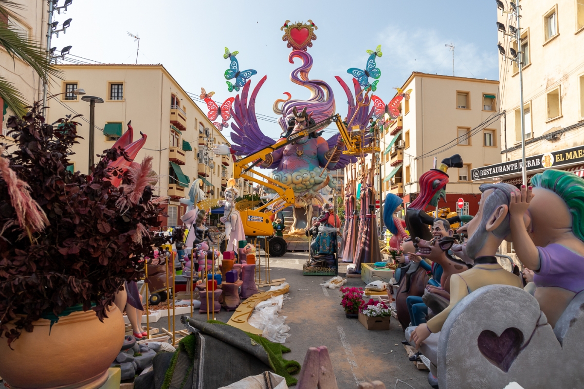 Las hogueras exigen las ayudas y los permisos de 'plantà' y 'fuerzan' una reunión con Fiestas