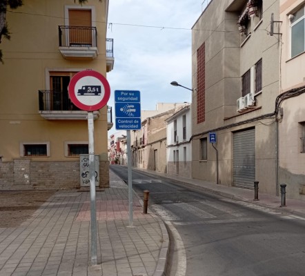 Vecinos de Sant Joan podrían reclamar 5 millones al Ayuntamiento ante el riesgo de colapso de viviendas por el autobús
