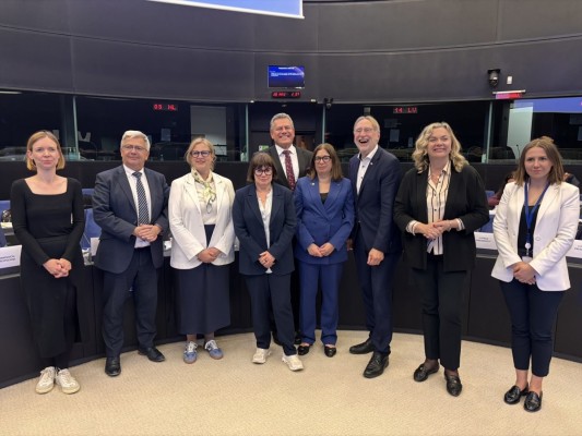 La UE acepta con condiciones aplicar el pacto arancelario con EEUU y esquiva la última amenaza de Trump