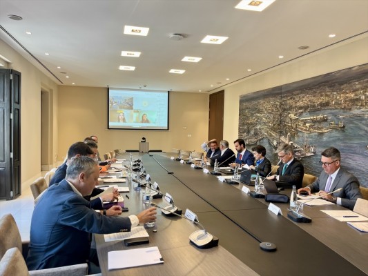Valenciaport adjudica a Five NUO y UCO Trading la concesión para una planta de renovables en Sagunto