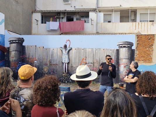 Los Alcázares se asoma a Palestina con un mural de Taqi Spateen: 