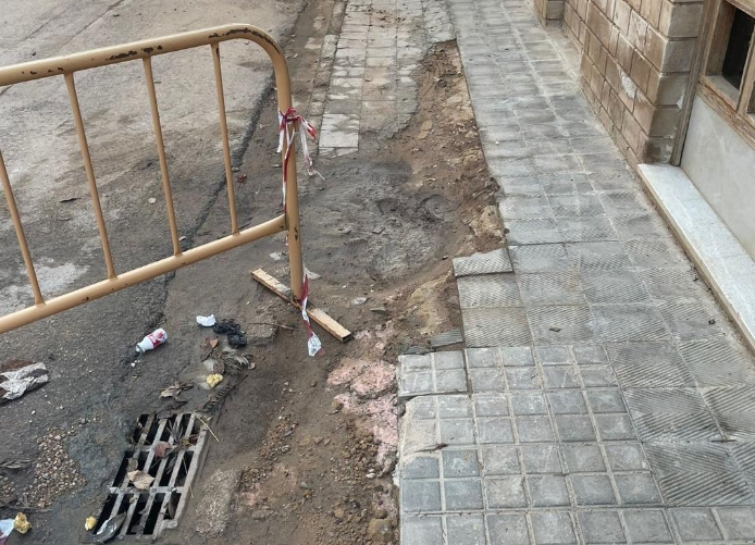 Imagen de una de calles afectadas por la Dana en Massanassa.